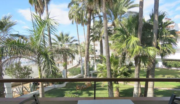 Apartamentos Playa Torrecilla Нерха Номер фото
